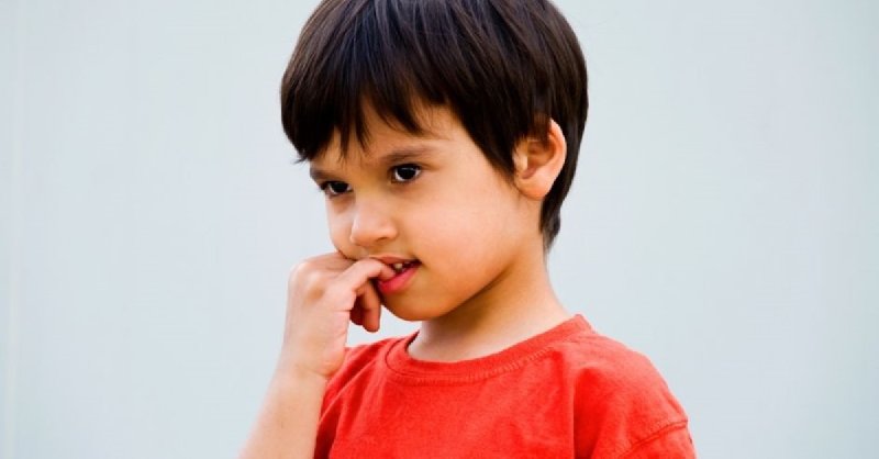 Obgryzanie paznokci przez dzieci