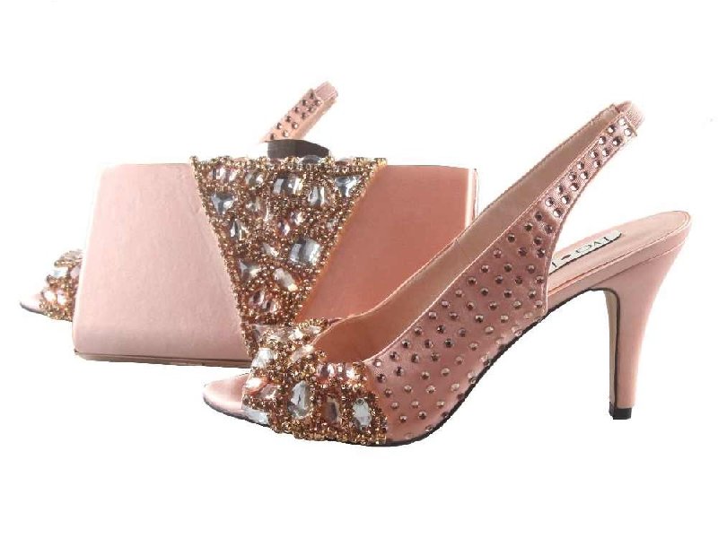 Ślubne inspiracje kolorem buty i torebki